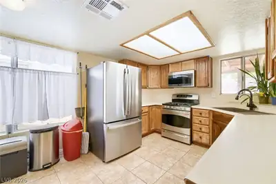 526 Tabony Avenue, Henderson, NV 89011 Kitchen