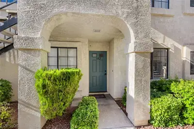 4860 Nara Vista Way 102 Entrance Foyer