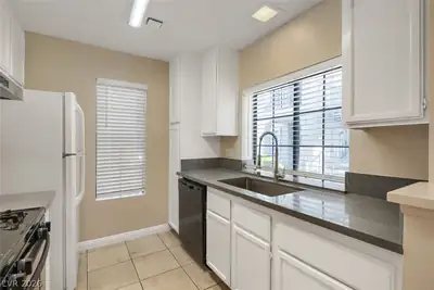 4860 Nara Vista Way 102 Kitchen