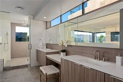 28 Heron Harbour Drive, Henderson, NV 89011 Primary Bathroom