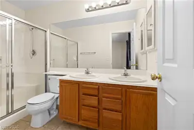 8609 Majestic Pine Avenue, Las Vegas, NV 89143 Primary Bathroom