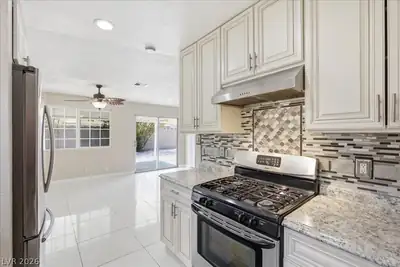 5333 Longridge Avenue, Las Vegas, NV 89146 Kitchen