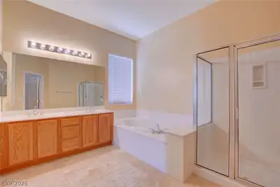 10214 Elk Valley Street, Las Vegas, NV 89178 Primary Bathroom