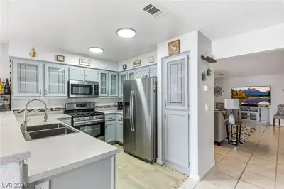 3012 Old Salt Circle, Las Vegas, NV 89117 Kitchen