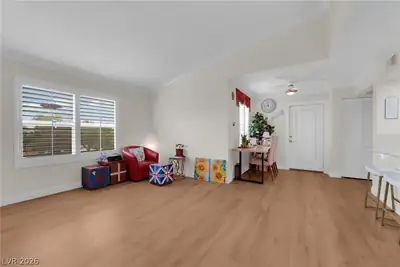 8101 West Flamingo Road 2121 Living Room