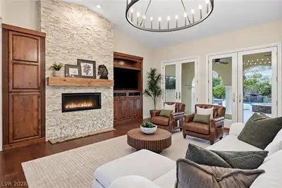 3381 Birchwood Park Circle Living Room