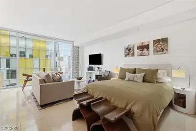3722 Las Vegas Boulevard 2209 Bedroom