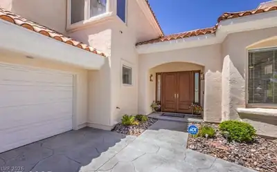 8900 Rainbow Ridge Drive, Las Vegas, NV 89117 Front of Structure