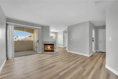 698 South Racetrack Road 1521 Living Room