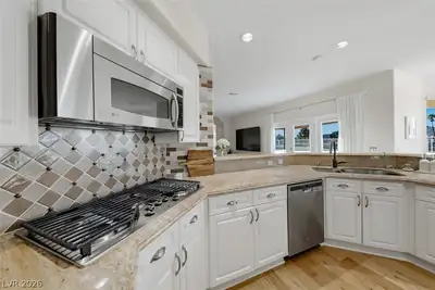 2438 Tour Edition Drive, Henderson, NV 89074 Kitchen