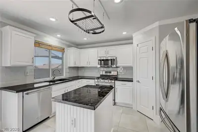 3720 Russell Peterson Court, Las Vegas, NV 89129 Kitchen