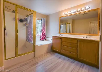 4420 Acropolis Avenue, North Las Vegas, NV 89031 Primary Bathroom
