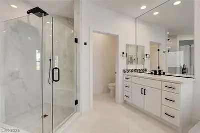 4700 Fiore Bella Boulevard Primary Bathroom