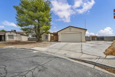 4290 Ripple River Avenue, Las Vegas, NV 89115 Front of Structure