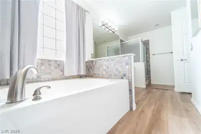 2019 Hobbyhorse Avenue, Henderson, NV 89012 Primary Bathroom