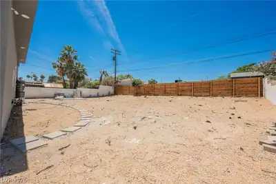 2807 Hermosa Street, Las Vegas, NV 89169 Yard