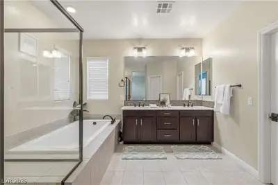 2522 Birch Hollow Street, Henderson, NV 89044 Primary Bathroom