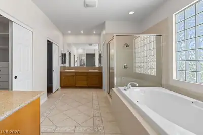 2504 Hacker Drive, Henderson, NV 89074 Primary Bathroom