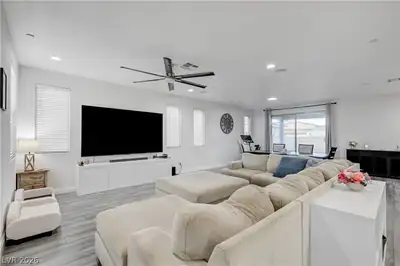 976 East Sunset Road Living Room