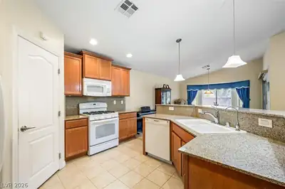 213 Whitetail Archery Avenue, North Las Vegas, NV 89084 Kitchen