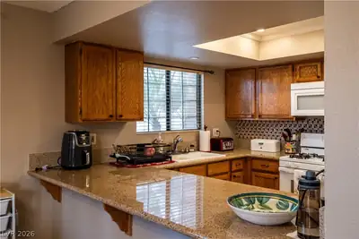 2820 South Swallow Point Circle Kitchen