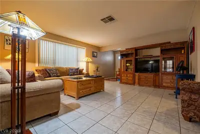 2820 South Swallow Point Circle Living Room