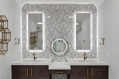 2239 Chatsworth Court, Henderson, NV 89074 Primary Bathroom