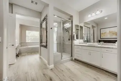 4809 Nightwood Court, Las Vegas, NV 89149 Primary Bathroom