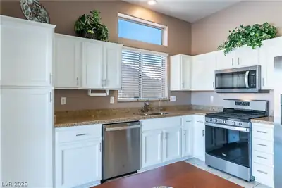 10304 Snyder Avenue, Las Vegas, NV 89134 Kitchen