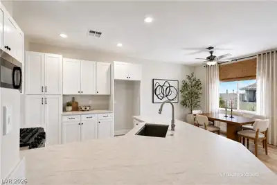 2050 North Los Feliz Street 179 Kitchen