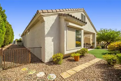 2515 Romanza Road Yard
