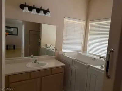 9042 Iron Crow Avenue, Las Vegas, NV 89147 Primary Bathroom