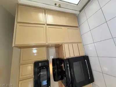 9042 Iron Crow Avenue, Las Vegas, NV 89147 Kitchen