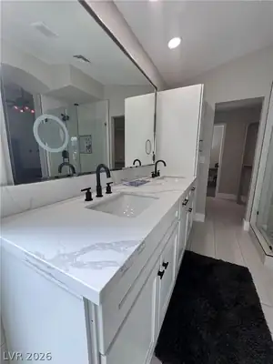 8421 Honeywood Circle, Las Vegas, NV 89128 Primary Bathroom