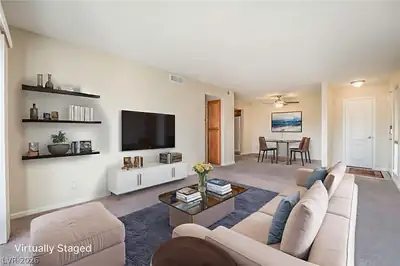 2831 GEARY Place 2911 Living Room