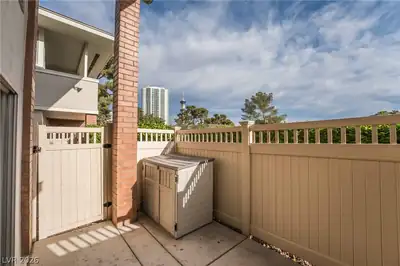 2831 GEARY Place 2911 Patio