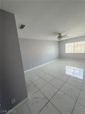 2832 Mill Point Drive Living Room