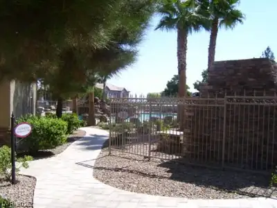 10237 King Henry 102 Pool