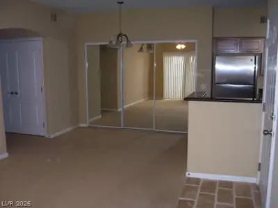 10237 King Henry 102 Living Room