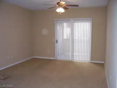10237 King Henry 102 Living Room