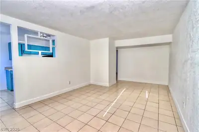 2030 Sunrise Avenue 2 Living Room