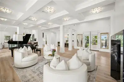 304 North Royal Ascot Drive Living Room