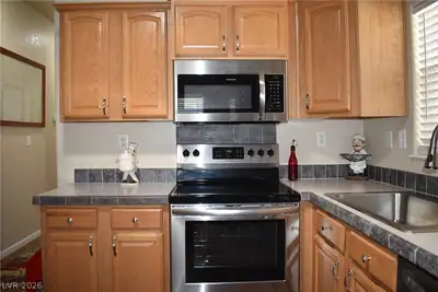 781 Montecito Drive Kitchen