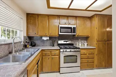6305 Arcadia Avenue, Las Vegas, NV 89118 Kitchen