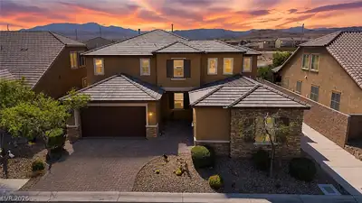 8767 Pinley Spring Street Las Vegas, NV 89113