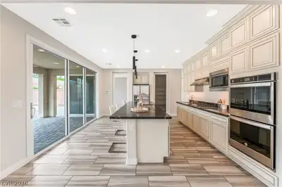 7315 Ellington Park Street, Las Vegas, NV 89166 Kitchen