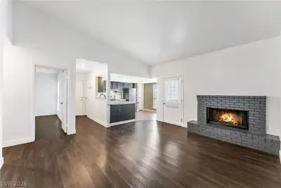 3750 Shirebrook Drive 146 Living Room