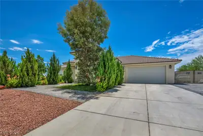 6680 Greenbriar Court, Pahrump, NV 89061 Front of Structure