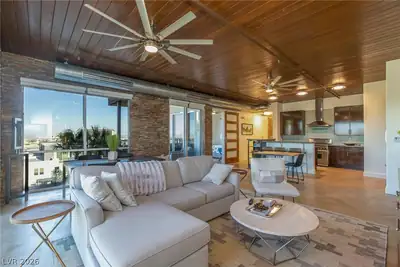 11441 Allerton Park Drive 401 Great Room