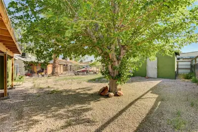 1720 East Carson Avenue Yard